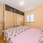 아파트 International Radic