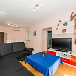 International Radic * 마카르스카